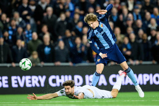 Ribeiro Tomás of Vitória SC and August Priske of