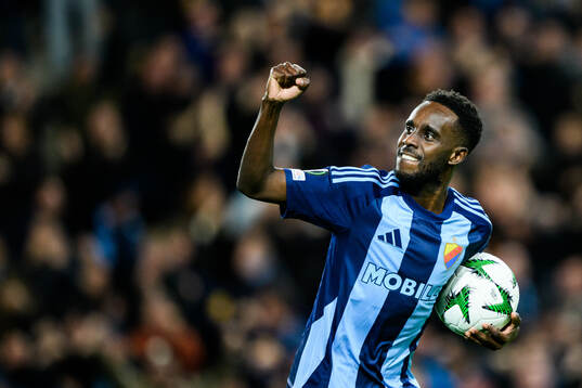 Tokmac Nguen of Djurgården celebrates