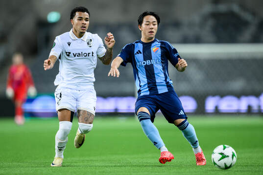Kaio César of Vitória SC and Keita Kosugi of Djurgården