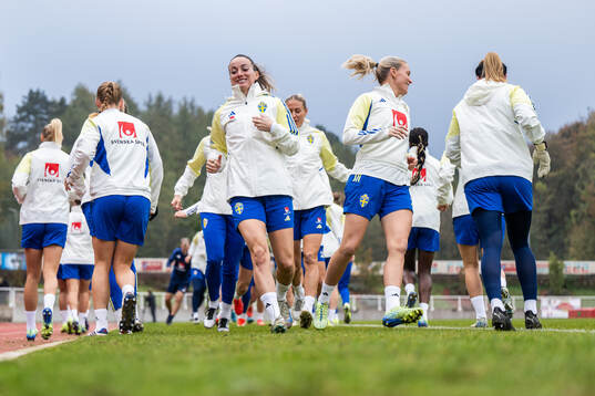 Kosovare Asllani and Josefine Rybrink of the Swedish