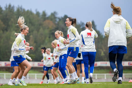 Josefine Rybrink and Kosovare Asllani of the Swedish