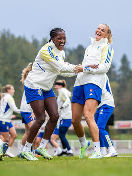 Evelyn Ijeh and Fridolina Rolfö of the Swedish women's