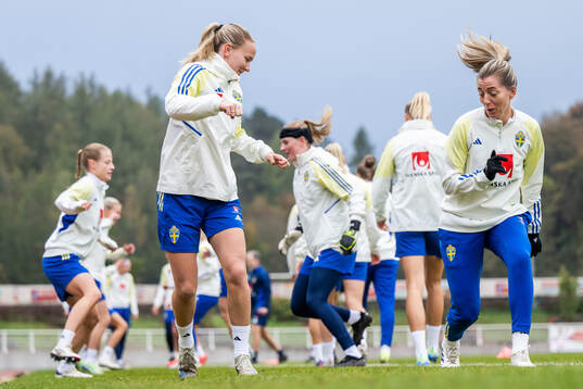 Matilda Vinberg and Linda Sembrant of the Swedish women's