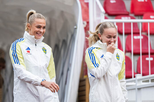 Fridolina Rolfö and Matilda Vinberg of the Swedish women's