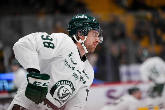Färjestads Marian Studenic före ishockeymatchen i SHL