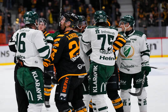Färjestads David Tomasek och Skellefteås Oscar Lindberg