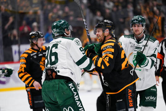 Färjestads David Tomasek och Skellefteås Oscar Lindberg
