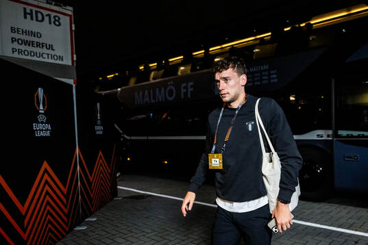 Colin Rösler of Malmö FF arrives to the stadium