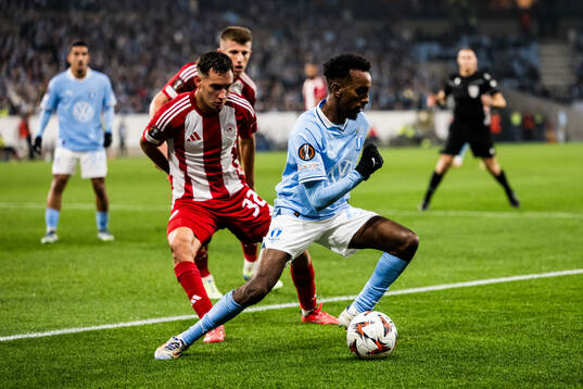 Taha Ali of Malmö FF and Santiago Hezze of Olympiacos