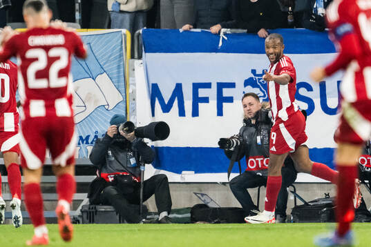Ayoub El Kaabi of Olympiacos celebrates