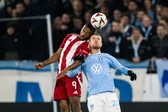 Ayoub El Kaabi of Olympiacos and Gabriel Busanello of