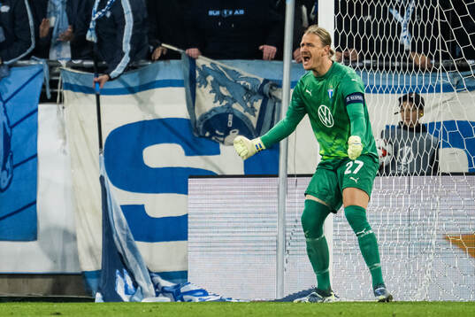 Goalkeeper Johan Dahlin of Malmö FF