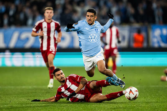David Carmo of Olympiacos and Zakaria Loukili of Malmö FF