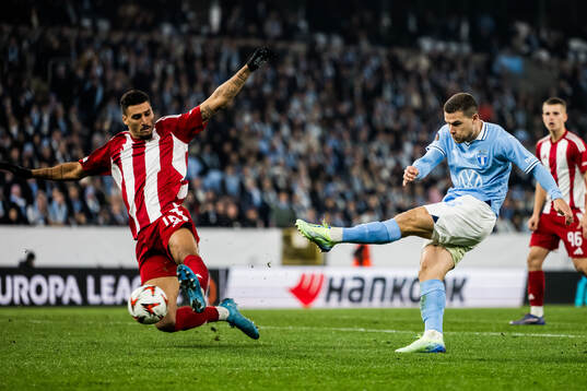 David Carmo of Olympiacos and Gabriel Busanello of Malmö FF