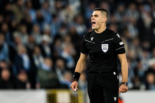 Referee Simone Sozza