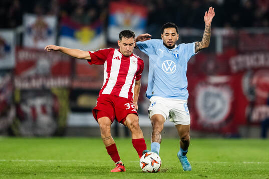 Santiago Hezze of Olympiacos and Sergio Pena of Malmö FF