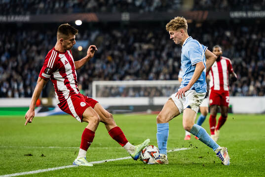 Chiquinho of Olympiacos and Colin Rösler of Malmö FF