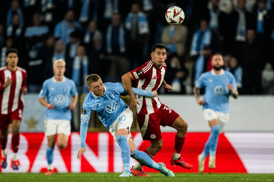Anders Christiansen of Malmö FF and Santiago Hezze of
