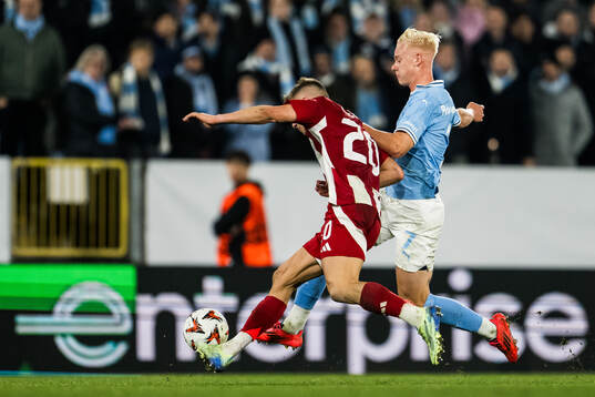 Costinha of Olympiacos and Otto Rosengren of Malmö FF
