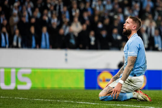 Pontus Jansson of Malmö FF look dejected