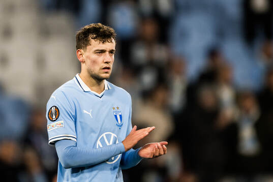 Colin Rösler of Malmö FF looks dejected