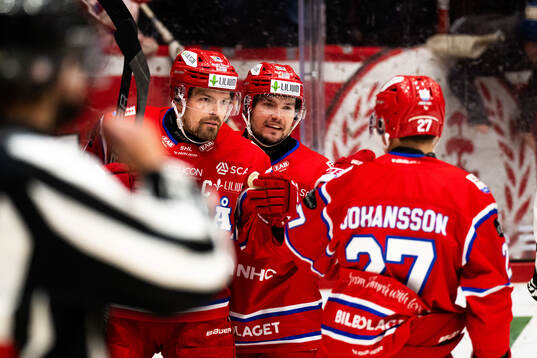 Timrås Anton Lander och Oliver Johansson jublar