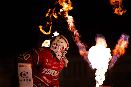 Timrås målvakt Jacob Johansson gör entre