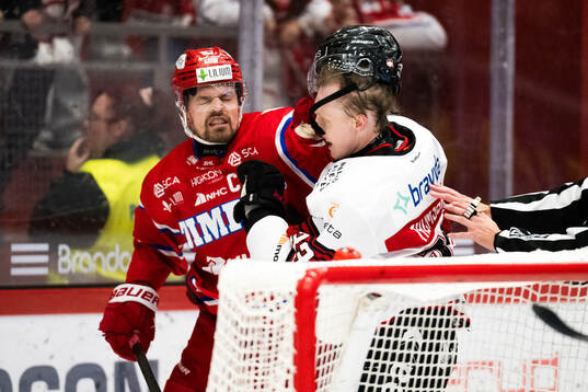 Timrås Anton Lander och Malmö Redhawks Lassi Thomson