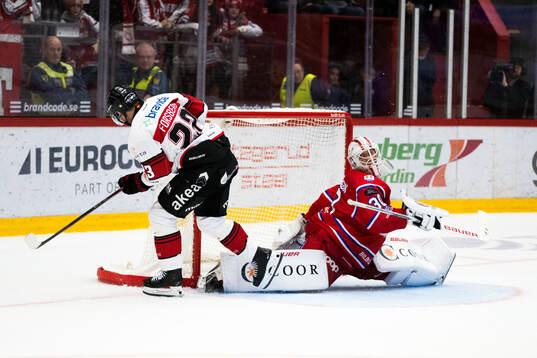 Malmö Redhawks Christoffer Forsberg och Timrås målvakt