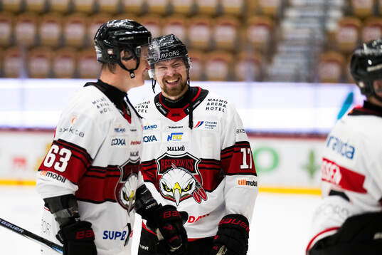 Malmö Redhawks Fredrik Händemark och Johan Ivarsson jublar