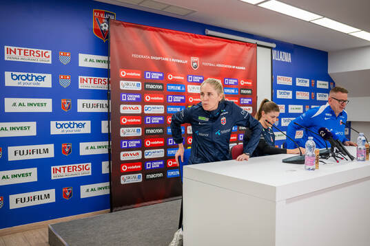 Head coach Gemma Grainger, Maren Mjelde and media officer