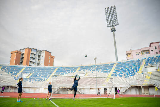 Goalkeepers Cecilie Fiskerstrand, Selma Panengstuen and