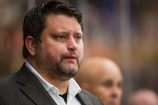 Modos tränare Mattias Karlin