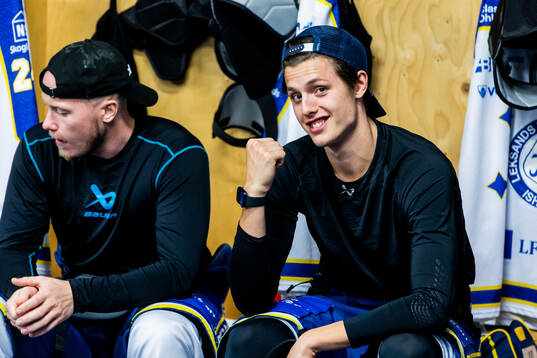 Leksands Anton Johansson innan ishockeymatchen i SHL mellan