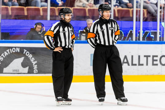 Domare Mattias Enroth och Domare Tobias Björk