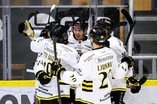 AIKs Simon Åkerström jublar