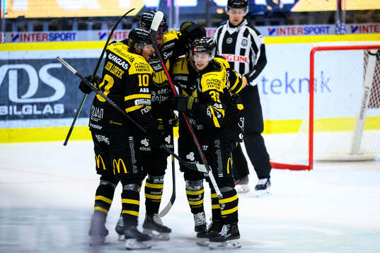 Västerås Elias Ekström jublar