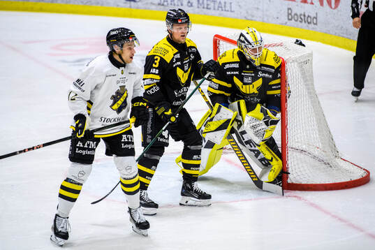 AIKs Scott Pooley, Västerås Niklas Folin och Västerås