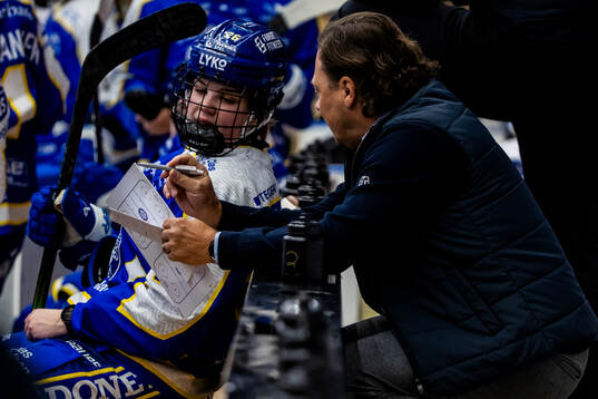 Leksands Vilma Nilsson  och Leksands assisterande tränare
