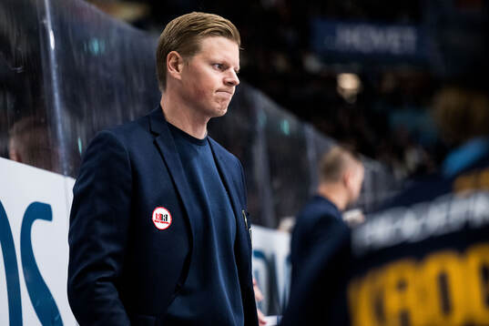 Djurgårdens assisterande tränare Patrik Andersson deppar