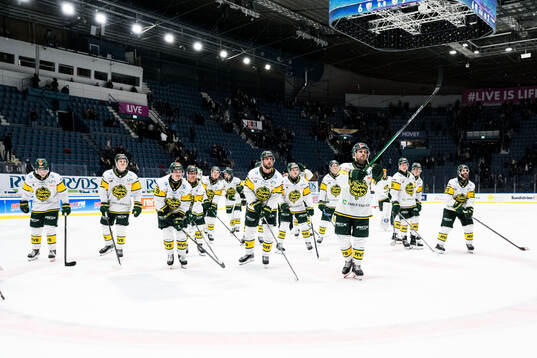 Björklövens spelar jublar