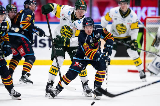 Björklövens Oscar Tellström och Djurgårdens Tyler