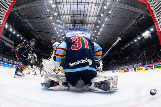 Björklövens Marcus Nilsson (ej i bild) gör 0-2 bakom