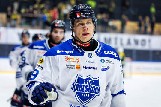 Karlskogas Andre Edvardsen Simen jublar