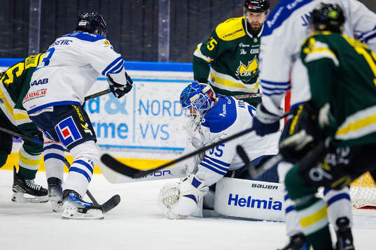 Karlskogas målvakt Lars Volden