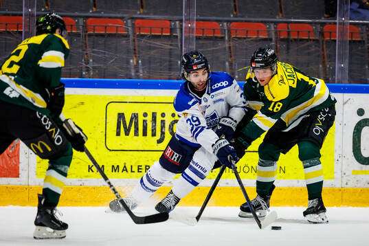 Karlskogas Stelio Mattheos och Östersunds Theo Jacobsson