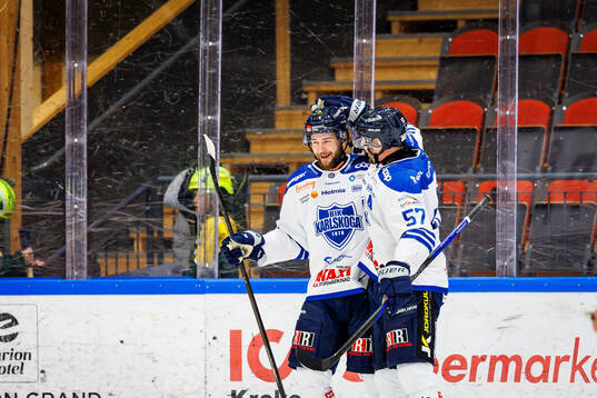 Karlskogas Måns Krämer jublar och