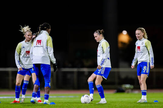 Hanna Wijk and Matilda Vinberg of Sweden