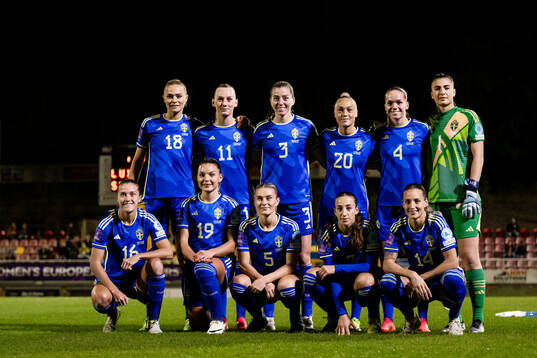 The starting eleven of Sweden pose for a team photo