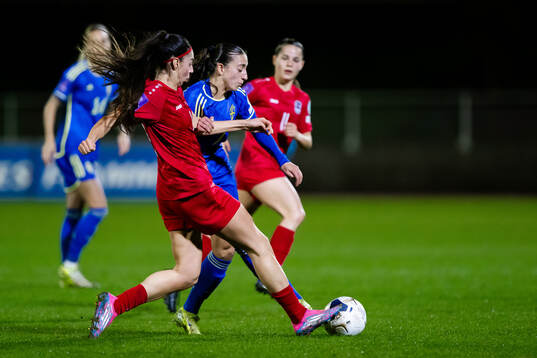 Edina Kocan of Luxembourg and Rusul Rosa Kafaji of Sweden